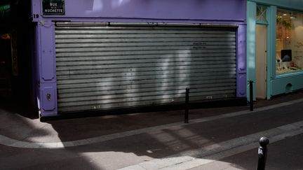 Une boutique définitivement fermée à cause de la crise sanitaire du Covid-19 à Paris. Photo d'illustration. (JULIEN MATTIA / LE PICTORIUM / MAXPPP)