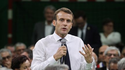 Trois jours après son grand oral à Grand Bourgtheroulde, dans l'Eure (ci-contre),&nbsp;Emanuel Macron se rend vendredi 18 janvier à Souillac, dans le Lot, pour ce deuxième acte du grand débat national. (LUDOVIC MARIN / AFP)