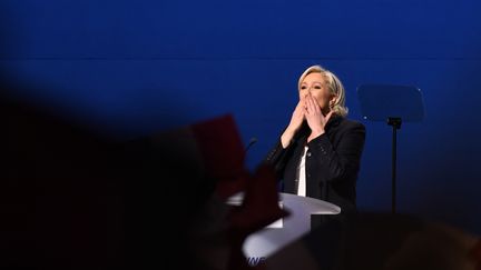 Marine Le Pen, lundi 1er mai 2017 lors de son meeting d'entre-deux-tours de l'élection présidentielle à Villepinte (Seine-Saint-Denis). (ALAIN JOCARD / AFP)