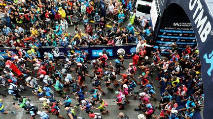 Le départ de l'Ultra-trail du Mont-Blanc (UTMB) à Chamonix (Haute-Savoie), le 30 août 2019. (GREGORY YETCHMENIZA / MAXPPP)