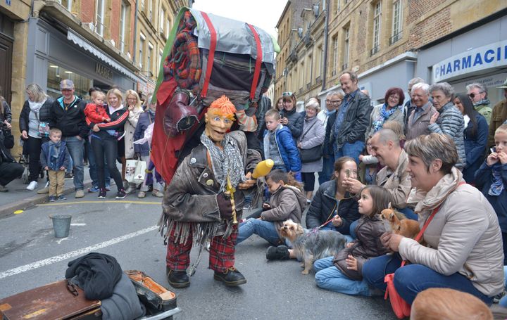 Pendant une dizaine de jours, les marionnettes sont partout dans la rue.
 (A. Laudy / Photopqr / L&#039;union de Reims/ MaxPPP)