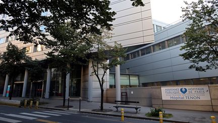 Façade de l'hôpital Tenon à Paris, le 23 septembre 2021. (THOMAS COEX / AFP)