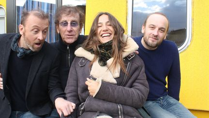 Izïa et les Souchon père et fils lors de leur passage à Bordeaux en mars dernier pour la tournée du chant des colibris.
 (Y.Delneste / Photopqr / Sud-Ouest / MaxPPP)