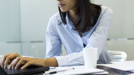 Le métier d'assistante ou d'office manager&nbsp;nécessite&nbsp;notamment des compétences en bureautique et la maîrise des outils digitaux.&nbsp;Photo d'illustration.
 (SIGRID OLSSON 
 / MAXPPP)