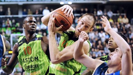 Le pivot de l'Asvel Kim Tillie (PHILIPPE MERLE / AFP)