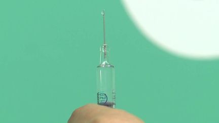 Alors que l'hiver approche, la grippe a fait retour précoce. Pourtant, les Français tardent à se faire vacciner. Reportage à Amiens. (France 3)