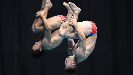 Les Français Jules Bouyer et Alexis Jandard en finale des Mondiaux de Fukuoka, le 15 juillet 2023. (YUICHI YAMAZAKI / AFP)