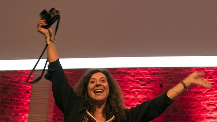 Scarlett Coten, quand elle apprend qu'elle a gagné le prix Leica, en 2016. (PETER BAUZA)