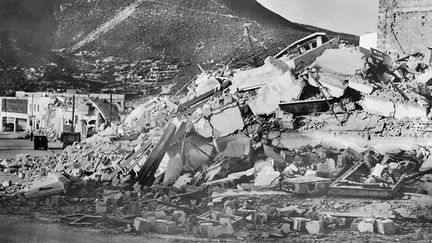 Des immeubles détruits à Agadir lors du séisme du 29 février 1960. Photo prise le 2 mars 1960. (AFP)