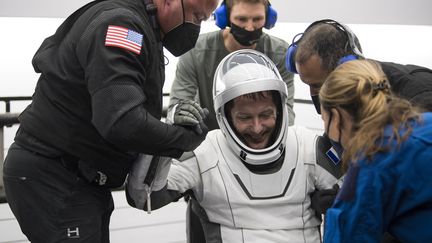 Thomas Pesquet après l'amerrissage de la capsule Crew Dragon Endeavour de Space X au large des côtes de Floride (Etats-Unis) le 9 novembre 2021 (AUBREY GEMIGNANI / NASA)