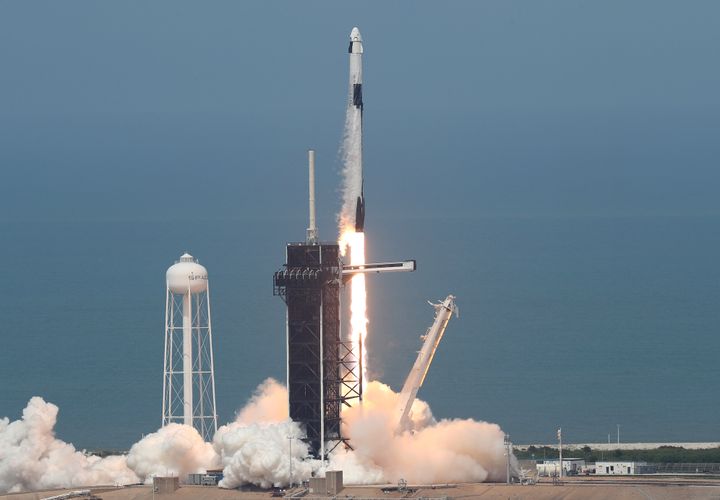 Décollage de la capsule Crew Dragon à bord de la fusée Space X à Cap Canaveral (Floride),&nbsp;le 30 mai 2020.&nbsp; (JOE RAEDLE / GETTY IMAGES NORTH AMERICA)