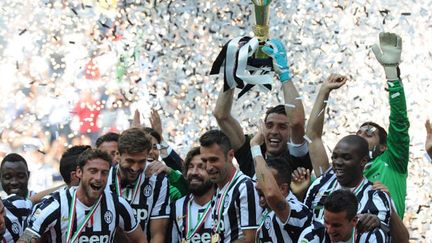 Les joueurs de la Juventus fêtent le 32e titre de champion d'Italie de l'histoire du club