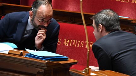 Edouard Philippe et Olivier Véran lors des questions au gouvernement à l'Assemblée nationale, le 7 avril 2020. (ALAIN JOCARD / AFP)