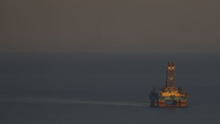 Une plateforme pétrolière au large de Limassol (Chypre), le 5 juin 2020.&nbsp; (DANIL SHAMKIN / NURPHOTO / AFP)