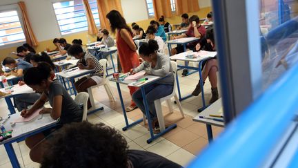 Des élèves en classe dans un lycée. (Illustration).&nbsp; (RICHARD BOUHET / AFP)