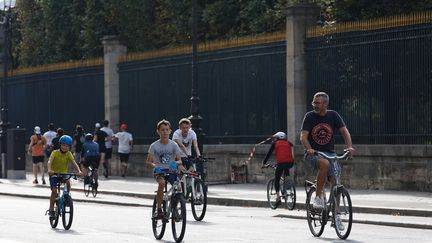 La rue de Rivoli à Paris, lors de l'édition "Paris Respire" de 2021.&nbsp; (HENRI GARAT / VILLE DE PARIS)