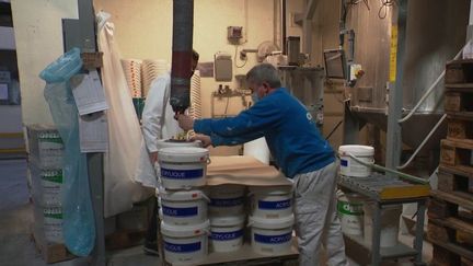 Les fabricants français de peinture manquent de certaines matières premières essentielles à la production.&nbsp; (CAPTURE ECRAN FRANCE 3)