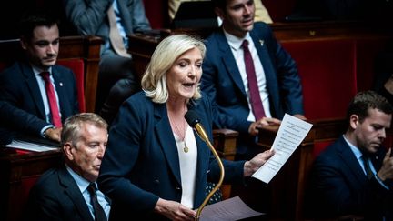 Marine Le Pen, la cheffe de file des députés RN, à l'Assemblée nationale, le 18 juin 2023. (XOSE BOUZAS / HANS LUCAS / AFP)