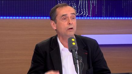 Le maire de Béziers, proche du Front national, invité samedi 29 avril de franceinfo, s'est réjoui du ralliement du patron de Debout la France à la candidate frontiste. (RADIO FRANCE / FRANCEINFO)