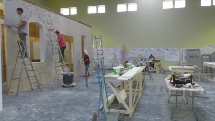 Les studios de Plessis-Pâté peuvent accueillir des ateliers de construction de décors. (TSF - Backlot 217)