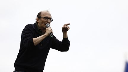 L'avocat Fabrice di Vizio lors d'un rassemblement, le 28 août 2021 à Paris. (SAMEER AL-DOUMY / AFP)