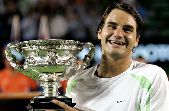 Roger Federer après avoir battu Marcos Baghdatis lors du match final du tournoi de tennis de l'Open d'Australie à Melbourne, le 29 janvier 2006. (TORSTEN BLACKWOOD / AFP)