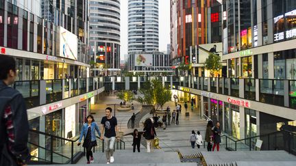 Le quartier de&nbsp;Sanlitun &agrave;&nbsp;P&eacute;kin (Chine), o&ugrave; a eu lieu l'agression. (CHRISTOPH MOHR / PICTURE ALLIANCE / AFP)