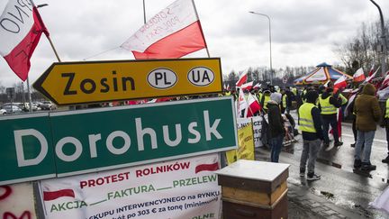 Des agriculteurs polonais bloquent la frontière entre la Pologne et l'Ukraine, lors d'une manifestation, le 20 février 2024. (SOPA IMAGES/SIPA / SIPA)