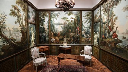 Le Salon Demarteau, avec un décor de François Bouchet, Jean-Honoré Fragonard et Jean-Baptiste Huet, au musée Carnavalet à Paris (21 mai 2021) (ALAIN JOCARD / AFP)