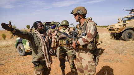 Comme lors de l'opération "Eclipse", en janvier 2021, les opérations conjointes entre Barkhane et l'armée malienne sont régulières.&nbsp; (FREDERIC PETRY / HANS LUCAS)