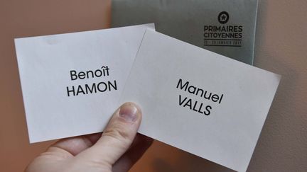 Deux bulletins au choix le dimanche 29 janvier, pour le deuxième tour de la primaire à gauche. (THOMAS BR?GARDIS / MAXPPP)