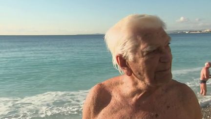 Il paraît que le froid est bon pour les artères. À Nice (Alpes-Maritimes), c’est une tradition, on se baigne toute l’année pour garder la forme, même en janvier avec des températures négatives. (France 2)