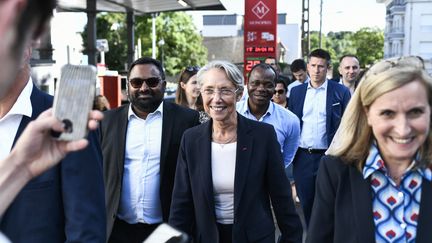 La Première ministre, Elisabeth Borne, en déplacement dans l'Essonne, le 2 juin 2022. (STEPHANE DE SAKUTIN / AFP)