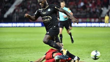 Jonathan Bamba lors du match de Saint-Étienne contre Dijon. (ROMAIN LAFABREGUE / AFP)