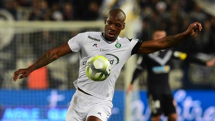 Le footballeur français Bryan Dabo, alors milieu de terrain de Saint-Etienne, en 2017. (NICOLAS TUCAT / AFP)