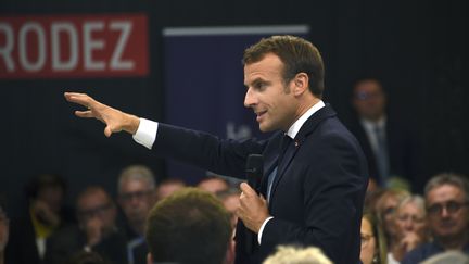 Emmanuel Macron lors du débat sur la réforme des retraites, jeudi 3 octobre, à Rodez.&nbsp; (ERIC CABANIS / POOL)