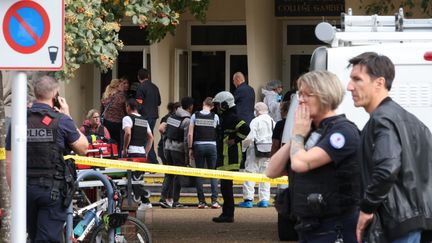 Un homme a poignardé à mort un enseignant et fait deux blessés graves dans un lycée à Arras (Pas-de-Calais), le 13 octobre 2023. (DENIS CHARLET / AFP)