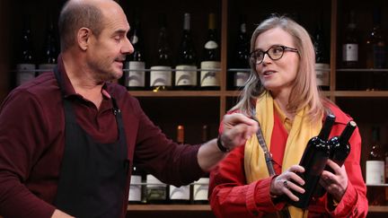 Bernard Campan et Isabelle Carré dans 'La Dégustation"
 (Charlotte Spillemaecker)