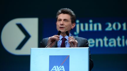 Henri de Castries, alors président d'Axa, s'exprime lors d'une assemblée générale du groupe à Paris, le 27 avril 2016. (ERIC PIERMONT / AFP)