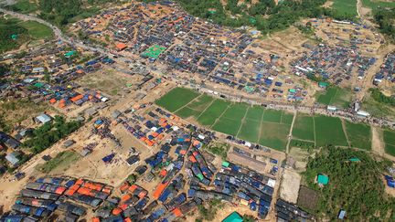 Bangladesh : le grand camp de Rohingyas filmé par drone