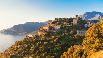 Le village de Nonza en Corse. (Illustation) (ALLARD SCHAGER / MOMENT RF / GETTY IMAGES)