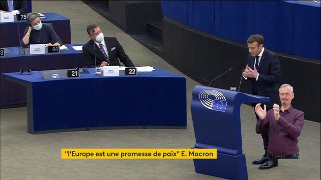 "L'Europe doit construire un ordre de sécurité collective", assure Macron