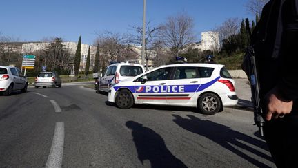 &nbsp; (Intervention de plusieurs groupes de Police dont le GIPN dans la cite La Castellane dans les quartiers Nord de Marseille a la suite de plusieurs tirs d'armes automatiques sur des patrouilles de police le 9 février 2015 © Maxppp)