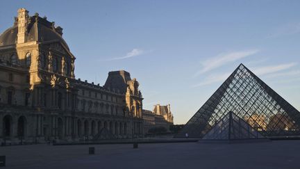 Le président François Hollande va visiter les Antiquités orientales du Louvre pour alerter sur les destructions d'oeuvres en Syrie et en Irak.
 (Michel Euler / AP / SIPA)