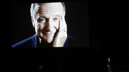 Un écran en hommage à Robin Williams lors des Emmy Awards, à Los Angeles (Etats-Unis), le 25 août 2014. (MARIO ANZUONI / REUTERS)