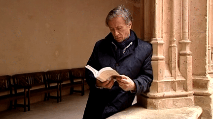 Jean-Christophe Rufin devant le palais de Jacques Coeur à Bourges
 (France 3 / culturebox)