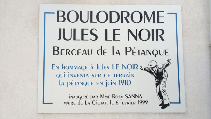 Plaque du boulodrome de la Ciotat, en hommage à Jules Le Noir (Capture d'écran Facebook)