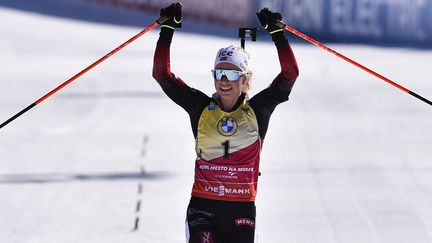 Tiri Eckhoff heureuse vainqueur de la poursuite de Nove Mesto, dimanche 7 février 2021. (MICHAL CIZEK / AFP)