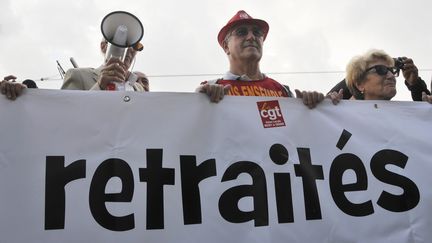 Des retrait&eacute;s manifestent pour sauvegarder leurs pensions, &agrave; Paris, le 30 septembre 2014. (YANN KORBI / CITIZENSIDE.COM / AFP)