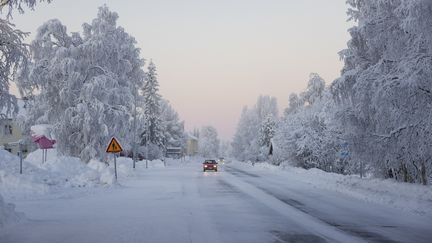 Les routes enneigées dans le nord de la Suède, à Kiruna, le 3 janvier 2024. (EMMA-SOFIA OLSSON / TT NEWS AGENCY / AFP)